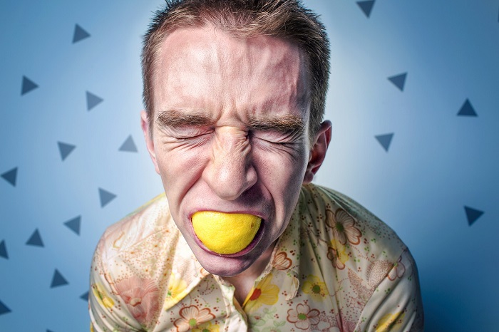 mangiare un limone