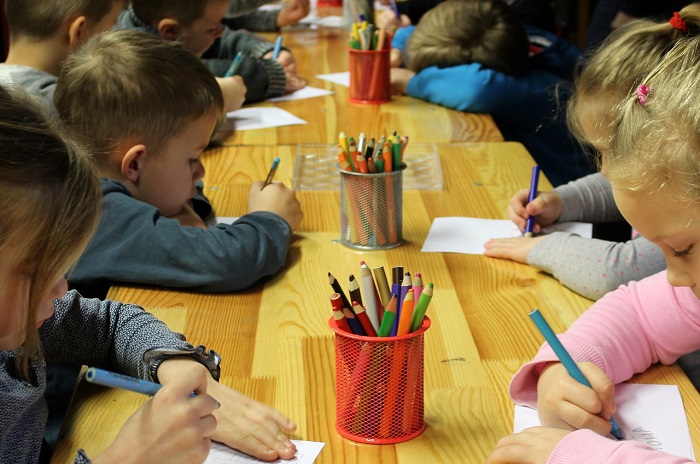 bambini dislessici che fanno i compiti